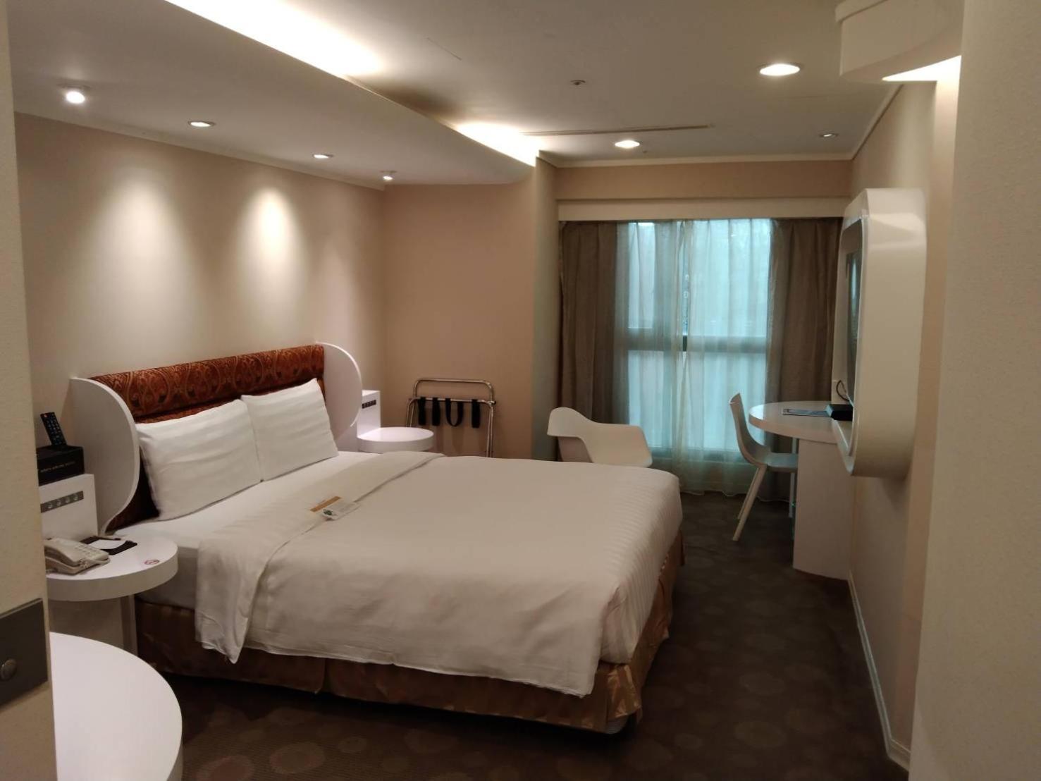 Ximen Airline Hotel Тайпей Екстериор снимка