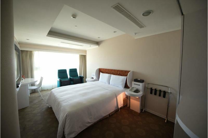 Ximen Airline Hotel Тайпей Екстериор снимка